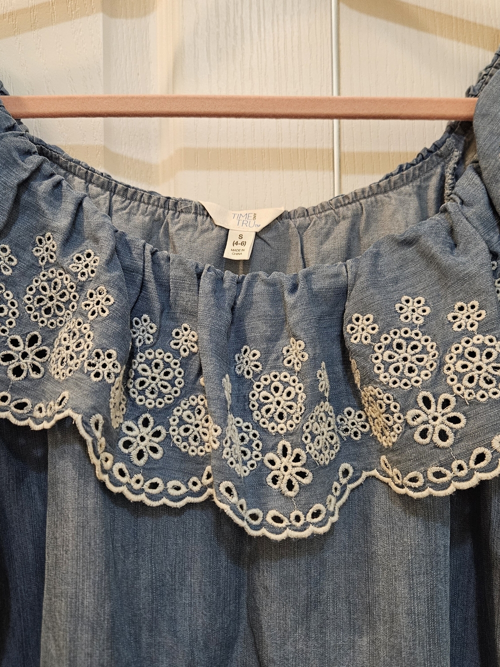Time and Tru Embroidered Off-Shoulder Chambray Peasant Top – Size Small NWT - Picture 6 of 11